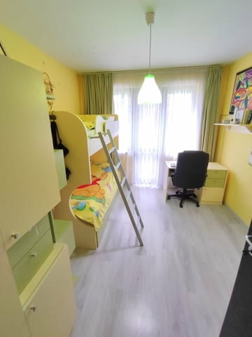 Давам под наем двустаен апартамент преустроен в тристаен в центъра на гр. Перник - снимка 8