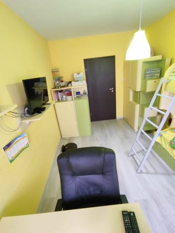 Давам под наем двустаен апартамент преустроен в тристаен в центъра на гр. Перник - снимка 9