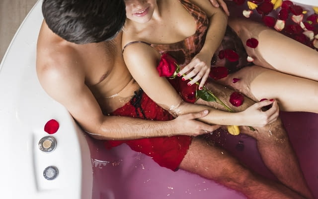 Висок и синеок сладък като сок прави невероятни горещи масажи само за мацки! - снимка 1