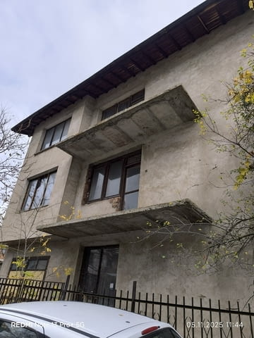 Продавам масивна къща в гр. Перник кв. Нов Драгановец, град Перник | Къщи / Вили - снимка 1