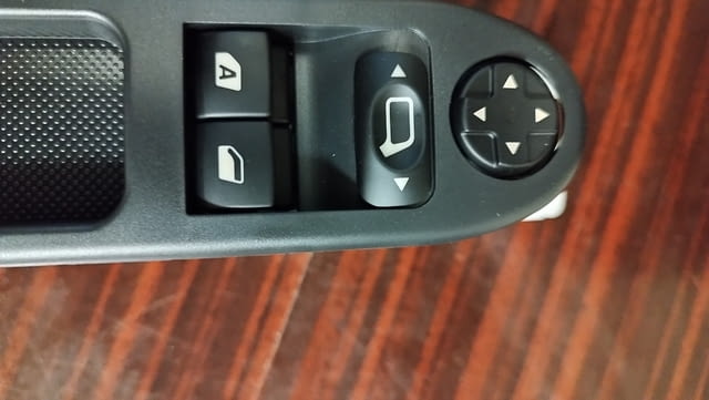 Peugeot 207 (2006 до 2010г.) - Пежо 207 Емблема , стоп, град София | Резервни Части - снимка 4