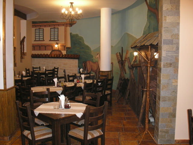 Механа под наем – кв. Любен Каравелов, гр. Хасково 240 m2 - city of Haskovo | Bars - снимка 5