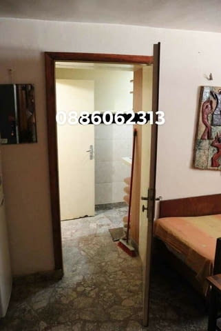 Давам под наем ПАРТЕРНА стая в ц е н т ъ р а на гр.Пловдив в близост до ВХБП.Ста - снимка 7