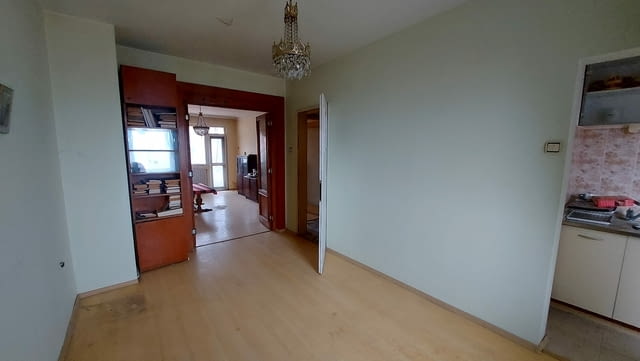 Многостаен просторен апартамент в кв. Овчарски, гр. Хасково, град Хасково - снимка 2