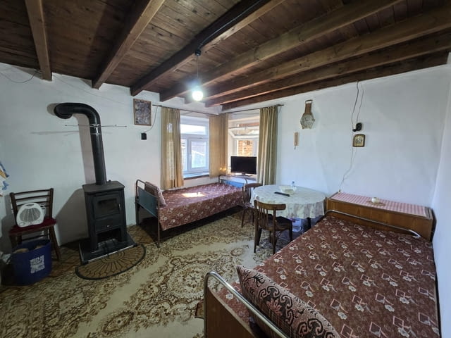 Къща с двор в с. Стамболово, обл.Хасково–спокойствие, пространство - снимка 3