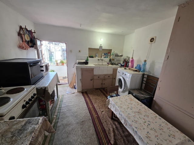 Къща с двор в с. Стамболово, обл.Хасково–спокойствие, пространство - снимка 4