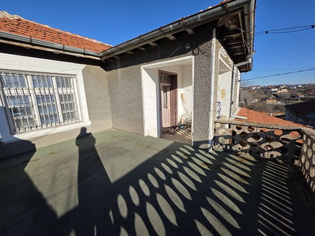 Къща с двор в с. Стамболово, обл.Хасково–спокойствие, пространство - снимка 11