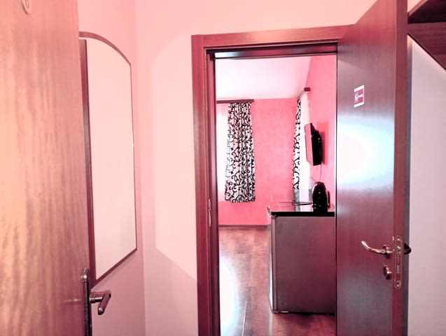 Евтини почивки на Морето във Варна - Стаи и студио с кухня - всяка с баня/WC, климатик, тераса - снимка 6