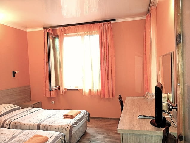 Евтини почивки на Морето във Варна - Стаи и студио с кухня - всяка с баня/WC, климатик, тераса - снимка 12