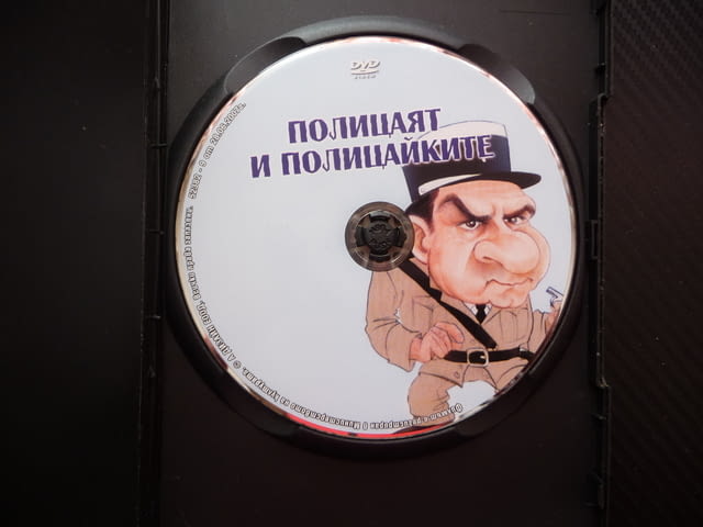 Полицаят и полицайките DVD филм комедия Луи дьо Фюнес готини мистерия монахиня отвличане забавен - снимка 2