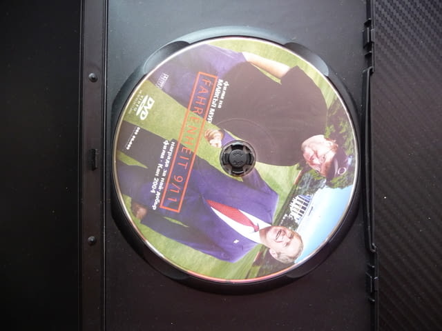 Фаренхайт 9/11 DVD филм Майкъл Мур документален Атентат Ню Йорк Джордж Буш Осама бин Ладен терорист - снимка 2