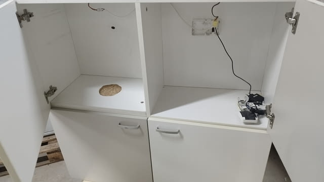 Шкаф за стена 4 врати бяло и сиво с лунички 100/100/35см, град София | Секции / Шкафове - снимка 4