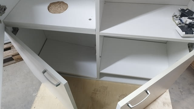 Шкаф за стена 4 врати бяло и сиво с лунички 100/100/35см, град София | Секции / Шкафове - снимка 12