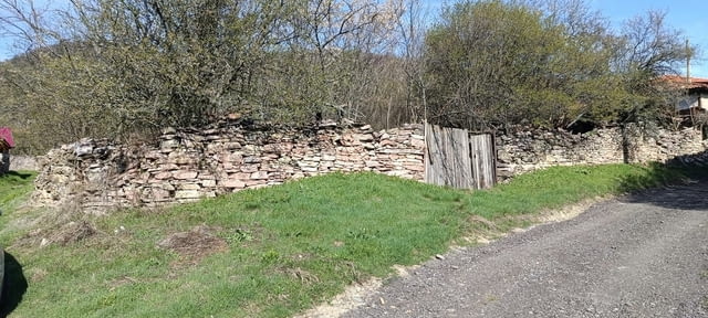 Продавам, Парцел, с Петрич, общ. Златица, махала Бодят, 350 кв.м., УПИ, 14 000 Е - снимка 1