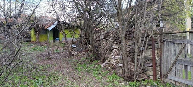 Продавам, Парцел, с Петрич, общ. Златица, махала Бодят, 350 кв.м., УПИ, 14 000 Е - снимка 2