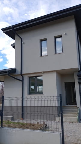 КЪЩА за продажба град ​​Пловдив, Остромила 2-етажна, Тухла, 308 м2 - град Пловдив | Къщи / Вили - снимка 1