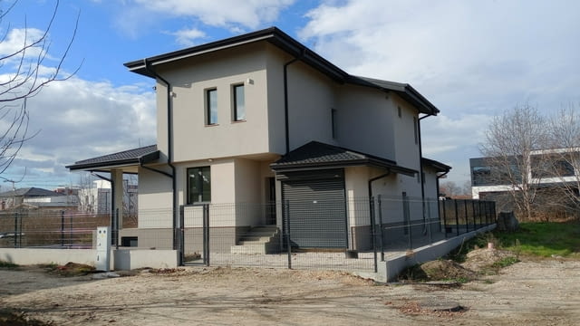 КЪЩА за продажба град ​​Пловдив, Остромила 2-етажна, Тухла, 308 м2 - град Пловдив | Къщи / Вили - снимка 5