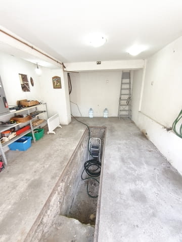 Продавам къща в гр. Перник кв. Клепало 3-етажна, Тухла, 237 м2 - град Перник | Къщи / Вили - снимка 10