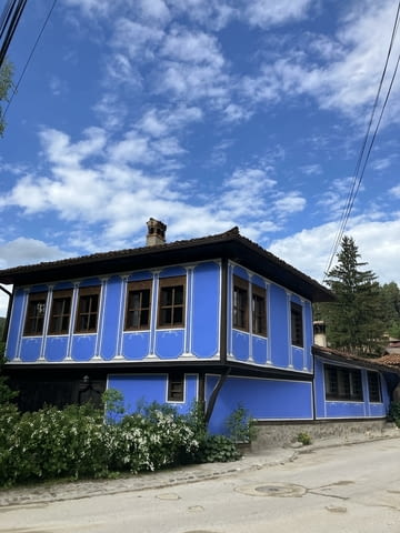 Двуетажна къща, на главната улица, Център, Копривщица, град Копривщица | Къщи / Вили - снимка 1