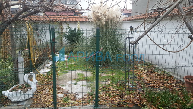 Самостоятелна къща в Хасково, кв. Овчарски, city of Haskovo | Houses & Villas - снимка 1