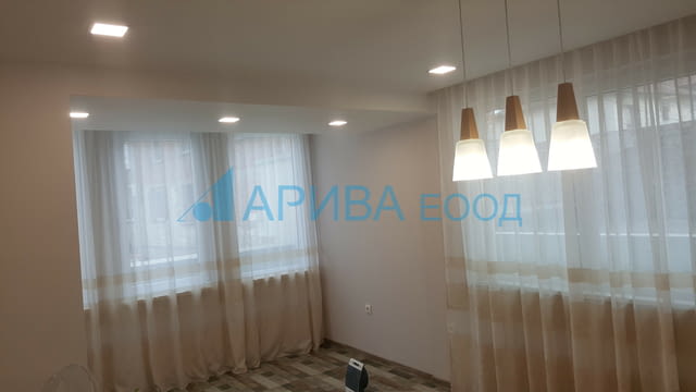 Самостоятелна къща след ремонт в Хасково 2-floor, Brick, 271 m2 - city of Haskovo | Houses & Villas - снимка 2