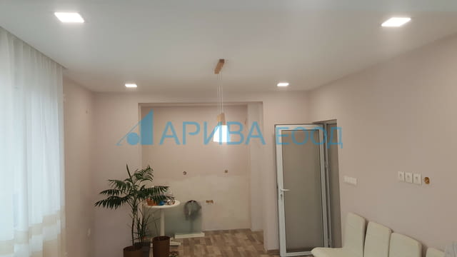 Самостоятелна къща след ремонт в Хасково 2-floor, Brick, 271 m2 - city of Haskovo | Houses & Villas - снимка 3