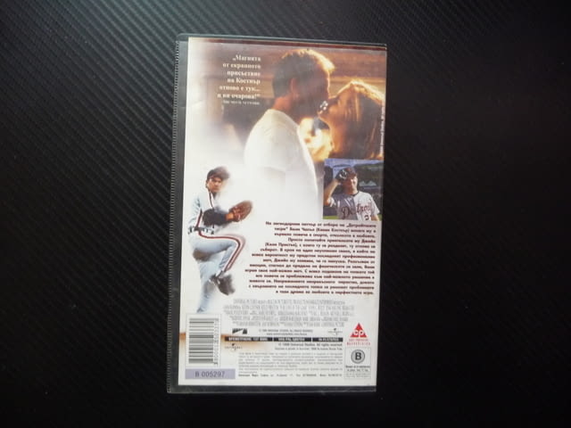 От любов към играта VHS филм Кевин Костнър бейзбол спортен питчър звезда терен стадион Кели Престън - снимка 4