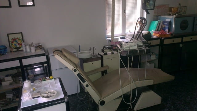 Самостоятелна двуетажна къща с двор в Хасково 2-етажна, Тухла, 142 м2 - град Хасково | Къщи / Вили - снимка 3