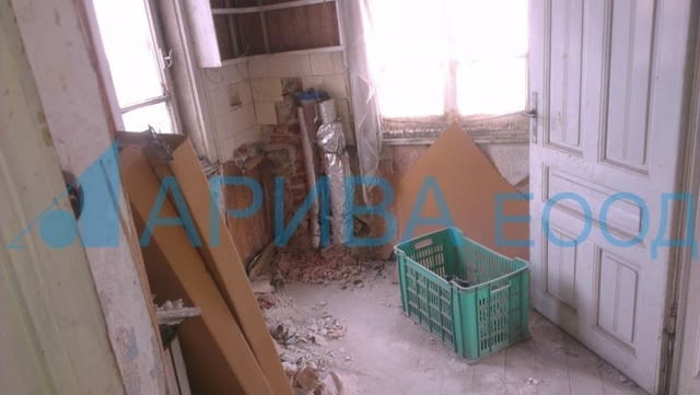 Самостоятелна двуетажна къща с двор в Хасково 2-етажна, Тухла, 142 м2 - град Хасково | Къщи / Вили - снимка 10