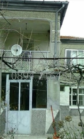 КОДо.23165 Двуетажна тухлена/гредоред къща 160м2 с ограден двор 720м2. Къщата е стабилна, запазена - снимка 1