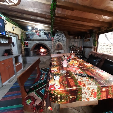 Вила "Райски кът" се намира в най-красивата част на Западните Родопи, в местността Беглика - снимка 3