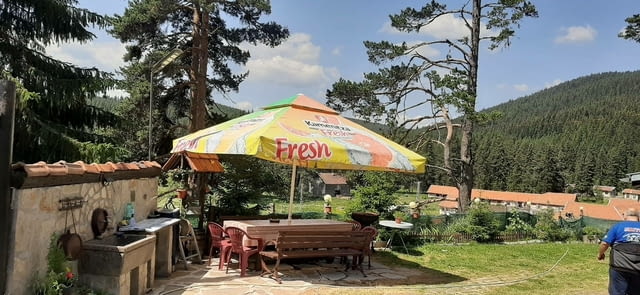 Вила "Райски кът" се намира в най-красивата част на Западните Родопи, в местността Беглика - снимка 7