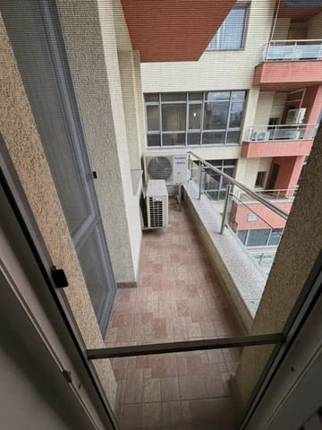 Тристаен апартамент Две спални две бани и тоалетни и две тераси - снимка 7