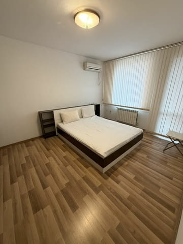 Тристаен апартамент Две спални две бани и тоалетни и две тераси - снимка 9