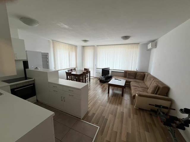 Тристаен апартамент Две спални две бани и тоалетни и две тераси - снимка 10