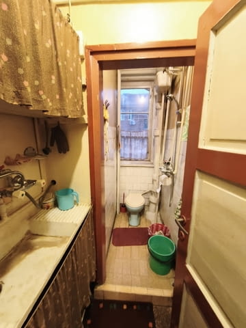 Продавам двустаен апартамент в идеалния център на гр. Перник, град Перник - снимка 8