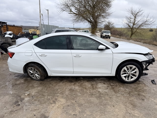 Skoda Octavia 1.5TSI, двигател DXDB/DXDE, ск. кутия автоматик WGS, 150 кс., 15000 км., 2025 г., евро - снимка 4