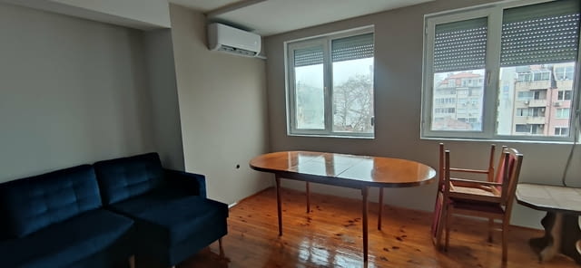 Даваме под наем двустаен апартамент в центъра на гр. Пловдив, град Пловдив - снимка 1