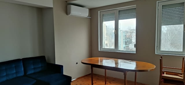 Даваме под наем двустаен апартамент в центъра на гр. Пловдив, град Пловдив - снимка 3