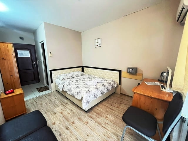 Семеен Хотел "Свищов" със спа зона Интернет, Кабелна, Обзаведено, Паркинг, С тераса, Телевизор, До заведение - град Свищов | Квартири / Нощувки - снимка 10