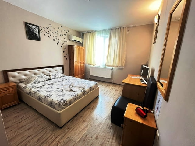 Семеен Хотел "Свищов" със спа зона Интернет, Кабелна, Обзаведено, Паркинг, С тераса, Телевизор, До заведение - град Свищов | Квартири / Нощувки - снимка 12