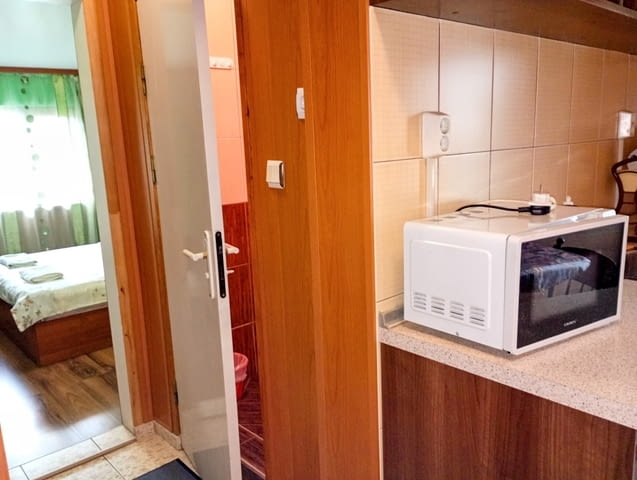 Свободна Стая за нощувки с кухненски кът – отделен вход, баня/WC, климатик, тераса, TV, free WI-Fi - снимка 5