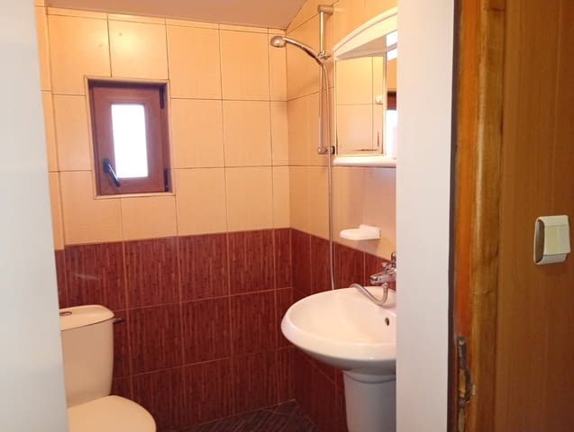 Свободна Стая за нощувки с кухненски кът – отделен вход, баня/WC, климатик, тераса, TV, free WI-Fi - снимка 7