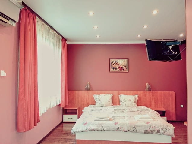 Евтино Студио за нощувки. Свободно паркиране. Кухненски бокс, пералня, климатик, тераса, барбекю - снимка 6