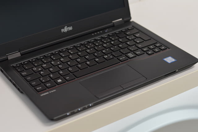 Fujitsu LifeBook U729 - 12.5" - (1920x1080), IPS дисплей / Intel Core i5-8265U / 8GB RAM / 256GB SSD - снимка 2