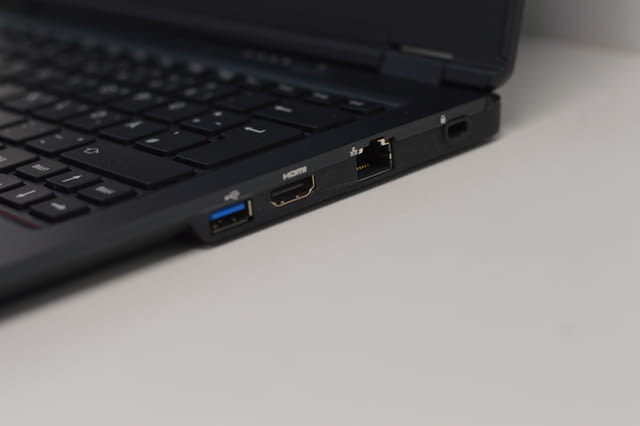 Fujitsu LifeBook U729 - 12.5" - (1920x1080), IPS дисплей / Intel Core i5-8265U / 8GB RAM / 256GB SSD - снимка 3