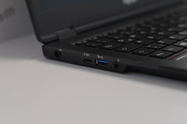 Fujitsu LifeBook U729 - 12.5" - (1920x1080), IPS дисплей / Intel Core i5-8265U / 8GB RAM / 256GB SSD - снимка 7