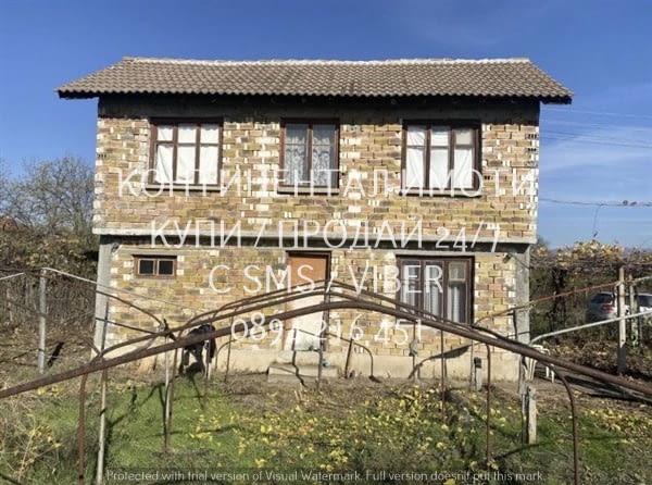 Код 63151. Двуетажна тухлена къща 70м2 с двор 450м2. Всеки етаж е с площ от 34м2, разпределен удобн - снимка 1