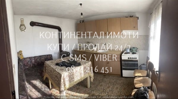 Код 63151. Двуетажна тухлена къща 70м2 с двор 450м2. Всеки етаж е с площ от 34м2, разпределен удобн - снимка 3