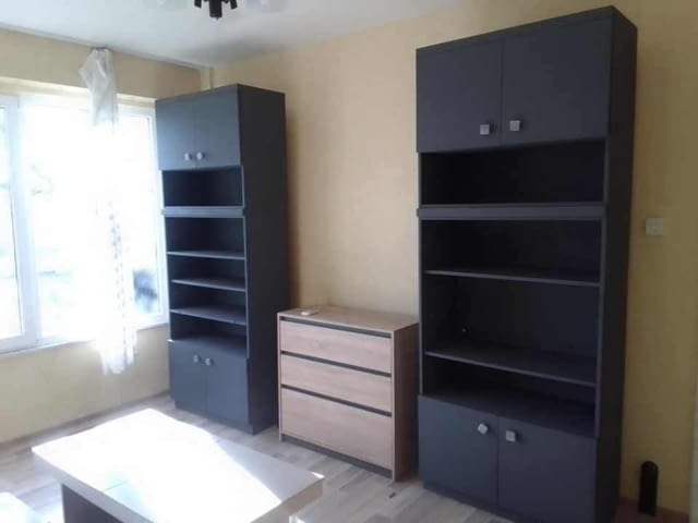 Давам под наем двустаен напълно обзаведен след ремонт в кв.Хр.Смирненски-до ОБЩИНАТА, НА2етаж, изцяло - снимка 2